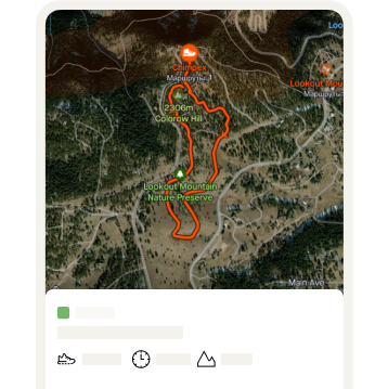 На 3D-карте оранжевой пунктирной линией показан маршрут тренировки Strava.